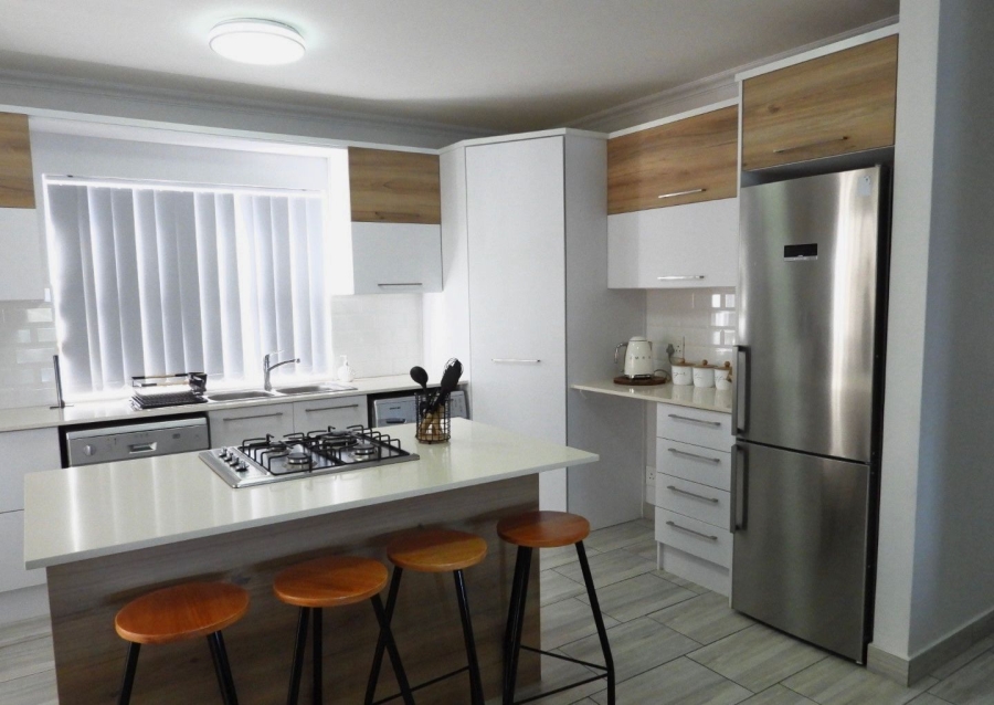 To Let 3 Bedroom Property for Rent in Aston Bay Eastern Cape